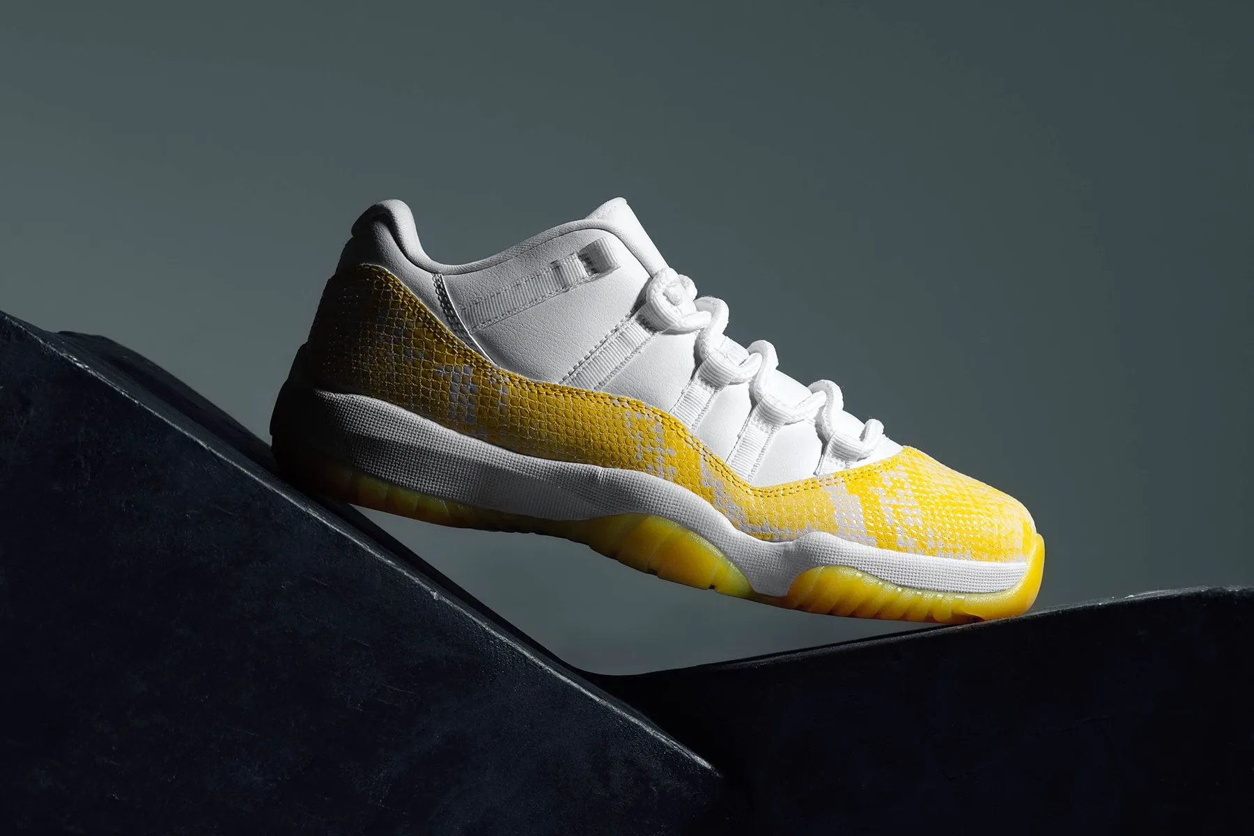 Air Jordan 11 Retro Low Women's Yellow Snakeskin - White/Tour Yellow/Sail