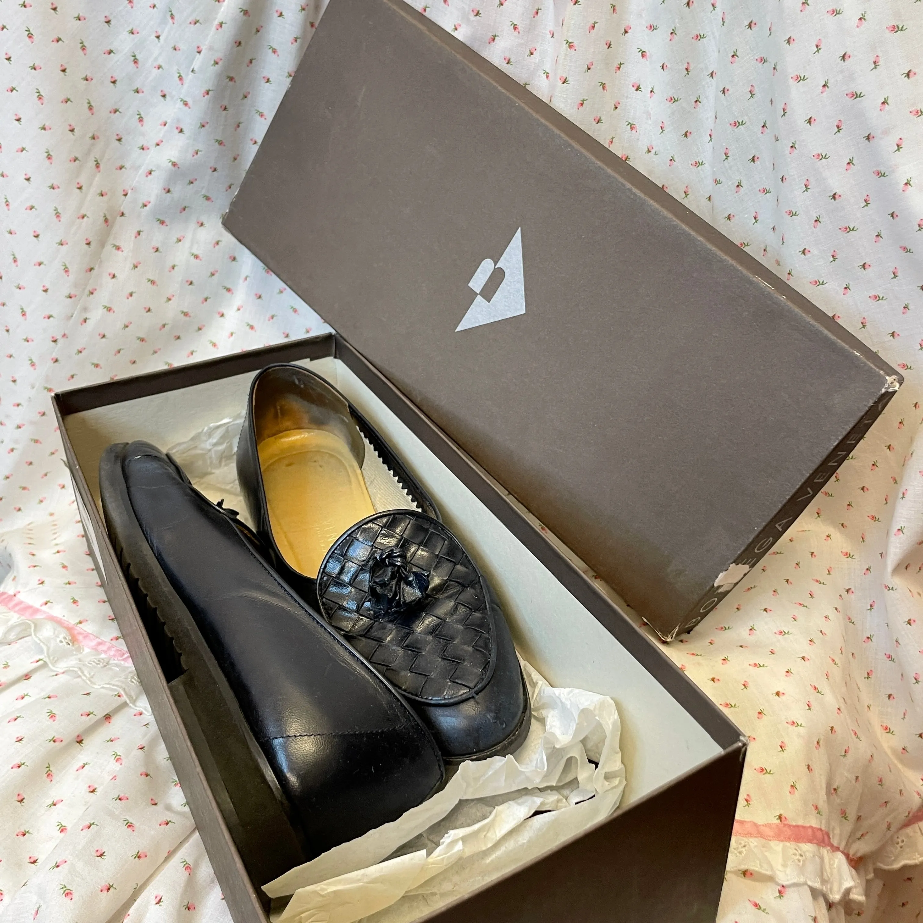 Bottega Veneta Intrecciato Weave Designer Made in Italy Vintage Leather Women's Tassel Loafers in Black with Box Size 6