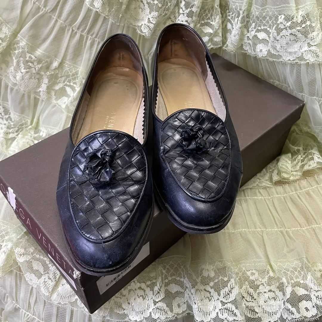 Bottega Veneta Intrecciato Weave Designer Made in Italy Vintage Leather Women's Tassel Loafers in Black with Box Size 6