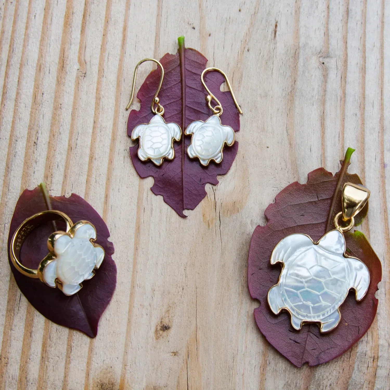 Charles Albert Alchemia - Mother of Pearl Turtle Earrings