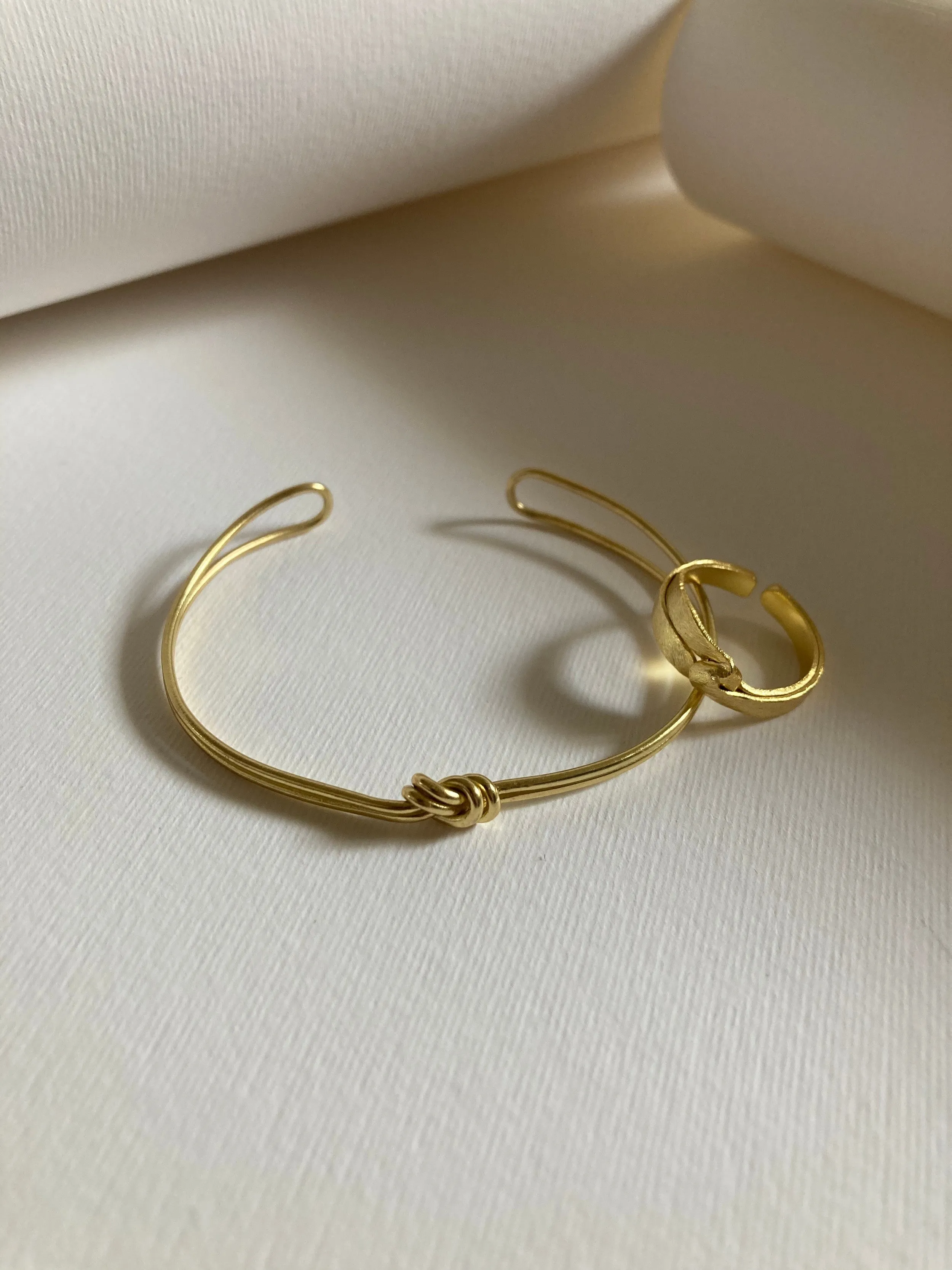 SAI TAMANHANKAR X DOUBLE INFINITY KNOT CUFF