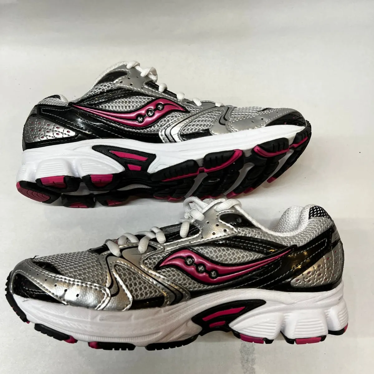 Saucony •Cohesion 5• Running Shoe • Silver/Black/Pink • 7 Wide - Preowned