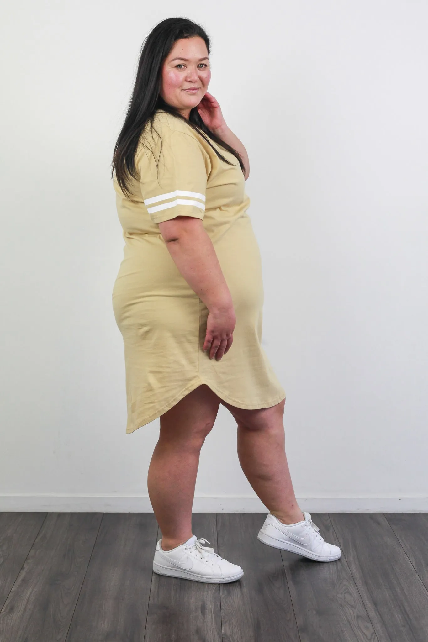 *VARSITY TEE DRESS SAND